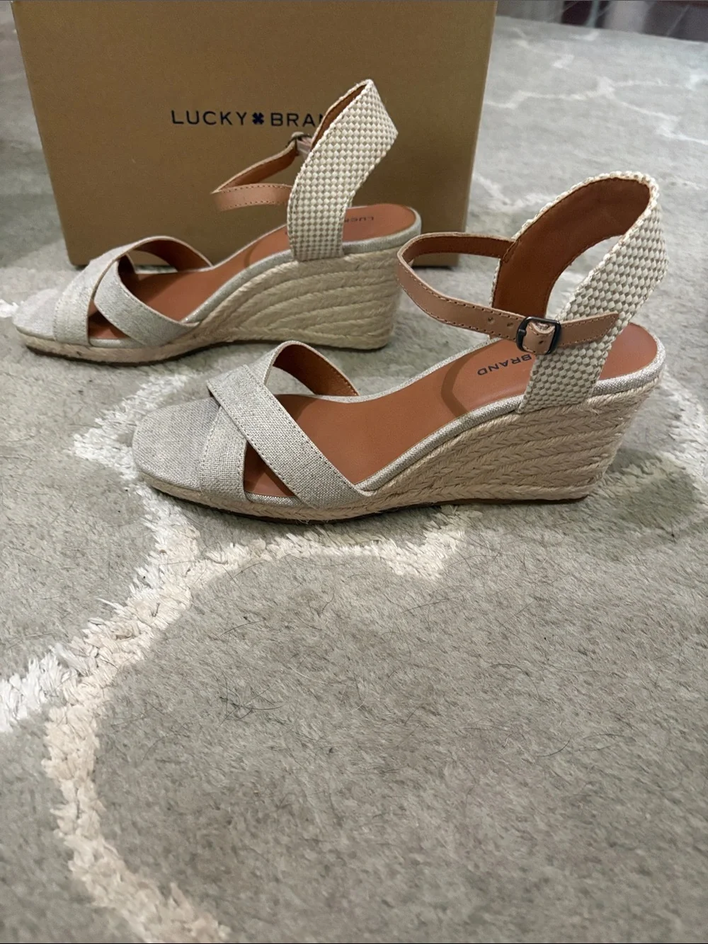 Lucky brand LK-MAEYLEE natural platinum metallic linen wedge heel size 8.5 M